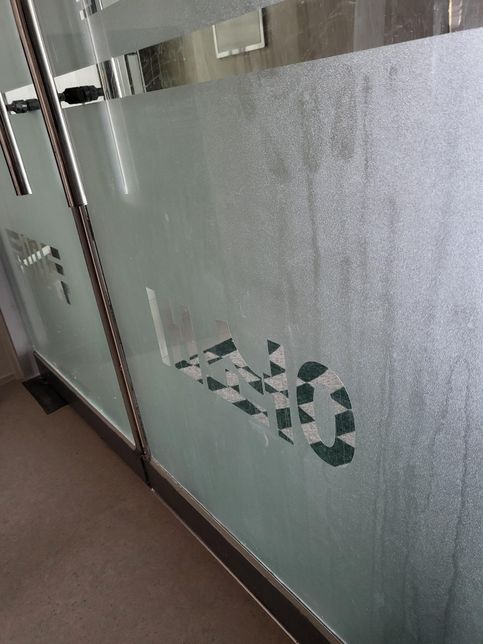 시트지 시공받았는데 이건 하자일까요?의 1번 째 이미지