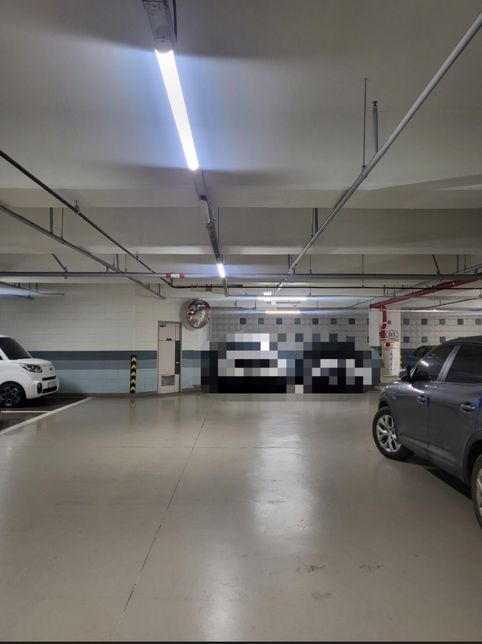 지하주차장 교행 접촉 사고 질문드립니다.의 1번 째 이미지