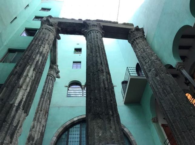 바르셀로나에 아우구스트 신전이 어느 곳에 위치해 있나요?의 0번 째 이미지