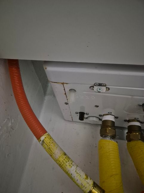 경동 보일러 본체 바닥부분에 녹물이 흐른자국?의 0번 째 이미지