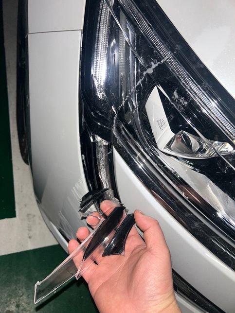 주차하다 긁은 흔적들, 자차보험 처리하는 게 맞을까요의 0번 째 이미지