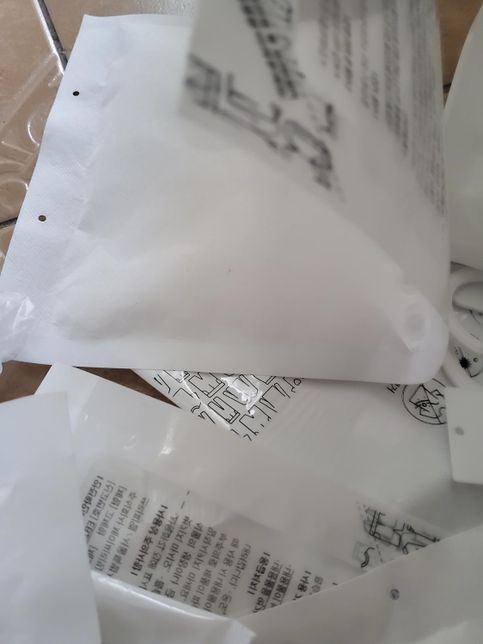 제습제 새것인데 검게 묻은게 많아요.의 2번 째 이미지