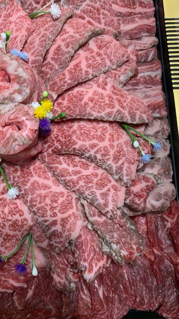 소고기 택배로 선물 받았는데 테두리가 다 갈색의 1번 째 이미지