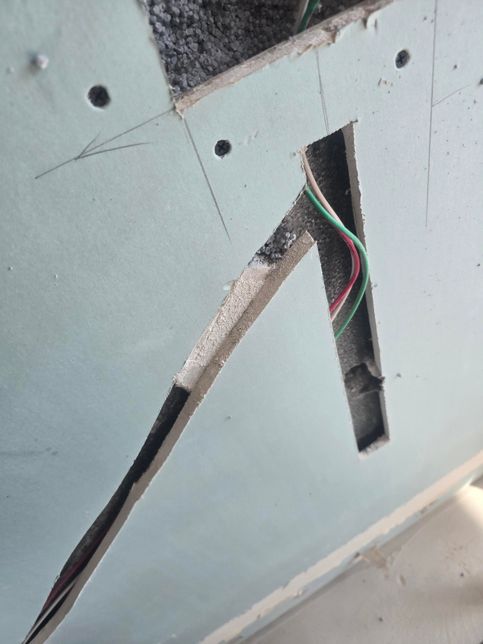 석고보드가벽에 75인치 벽걸이tv설치 가능한가여?의 1번 째 이미지