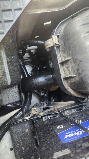 엔진 경고등에 불들어오고 기름이 새는거 같아요의 0번 째 이미지