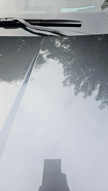 주차해놨는데 차량에 어떤 할아버지가 꼬깔콘 올려서 본넷에 스크레치 났는데 이거 신고하면 보상 받을수 있을까요?의 0번 째 이미지