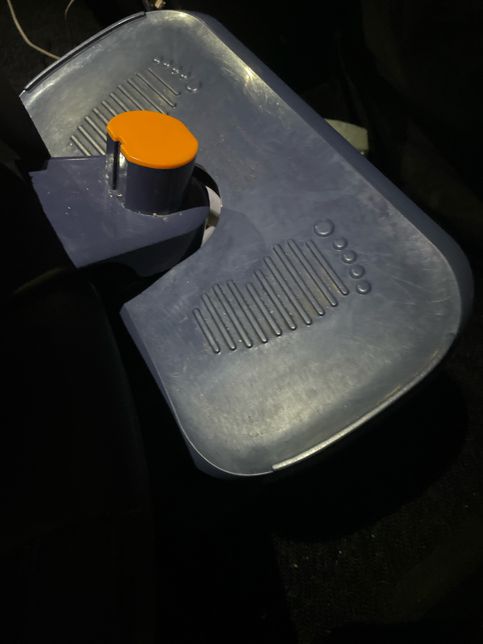 Britax 카시트 발받침 내리는거 어떻게 하는건가요?의 0번 째 이미지