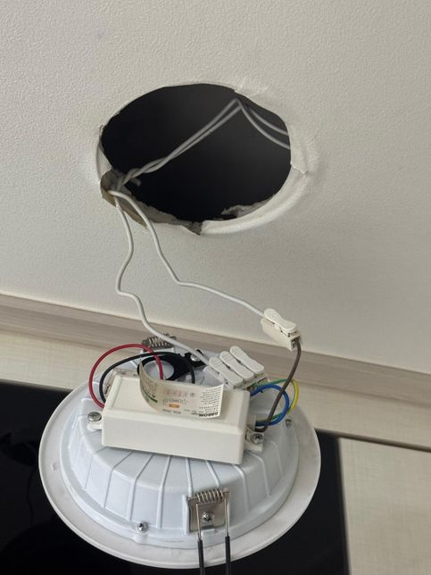 다운라이트를 교체하려고 봤는데, 기존에 달려있는 제품의 선이 4개에요...의 3번 째 이미지