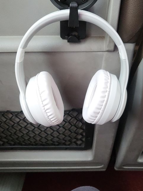 무선 헤드셋 차고다니는거 어떻게 생각하세요?의 0번 째 이미지