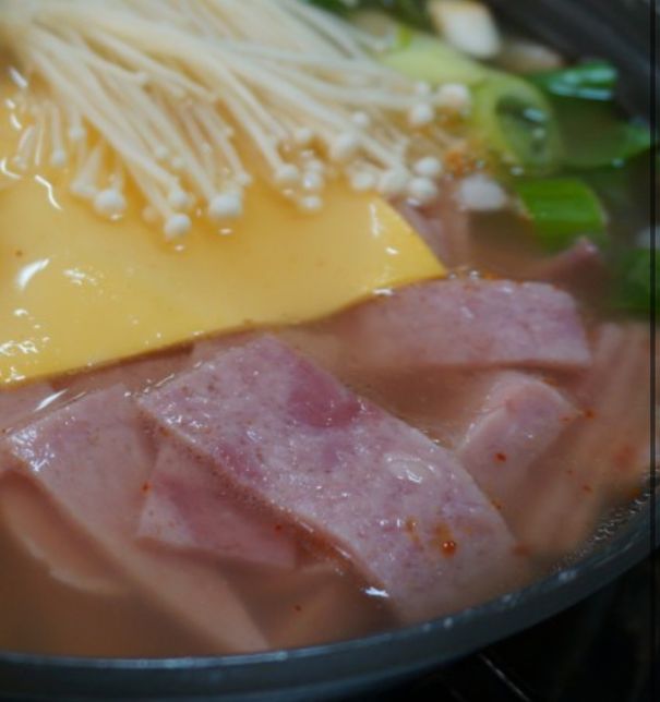 부대찌개 들어가는 햄 종류알고싶어용!!!!의 1번 째 이미지