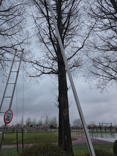 주차차단봉을 킥보드타다가 손상시켰는데요 차단바 만 교체가능한부분인가요? 센서는 잘돌아갑니다 사진o의 1번 째 이미지