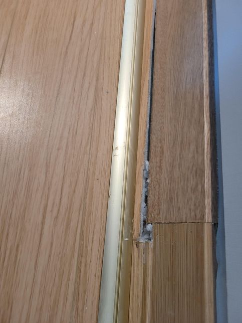 중문 교체 후 걸레받이 몰딩 부분 이질감으로 시공어떻게 해야될까요?의 2번 째 이미지