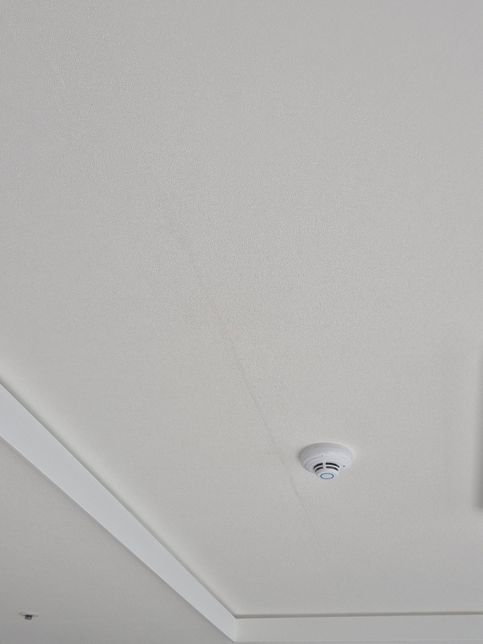 도배 풀 자국일까요? 누수일까요..?의 0번 째 이미지