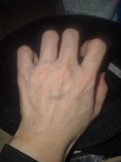 여잔데 손등 핏줄... ㅠㅠㅠㅠㅠㅠ의 0번 째 이미지