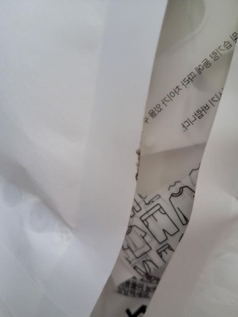 옷걸이형 제습제 검은 가루가 묻어 배송됐어요의 0번 째 이미지