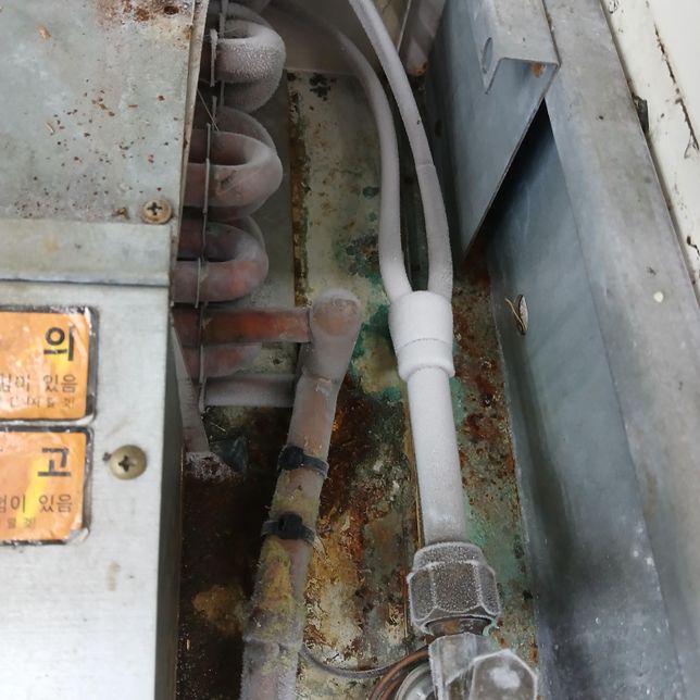 업소용 냉장고(오픈형) 팬 옆쪽 라인에 얼음의 0번 째 이미지