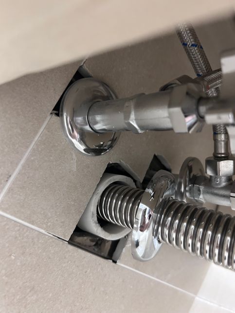 화장실 리모델링 후에 냄새가 나는데 세면대 쪽 문제일수도 있나요?의 1번 째 이미지