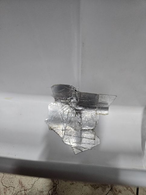 냉장고 바닥 뚫렸습니다. 이거 괜찮아요?의 0번 째 이미지