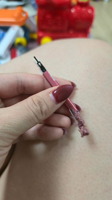 사진 주의 강아지배변 죄송합니다..강아지가 이물질 스마트폰 터치팬을 씹어삼켰어요의 0번 째 이미지