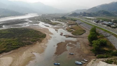 섬진강은 왜 바닷물이 올라오는 염화현상이 생겼나요?의 0번 째 이미지