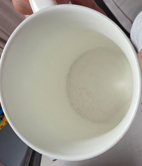 컵을 오래썼는데 바꿔야할까요? 컵안에 보이는건 뭘까요?의 0번 째 이미지