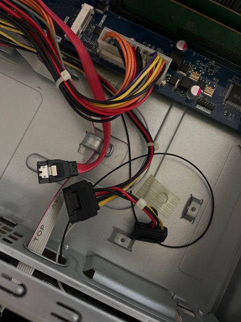 Ssd랑 하드디스크 두개 동시에 끼우는법의 0번 째 이미지