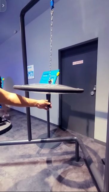 자전거 바퀴를 줄에 매달고 돌리면 안돌리고 매달았을때랑 왜 다른 결과가 나오나요?의 0번 째 이미지