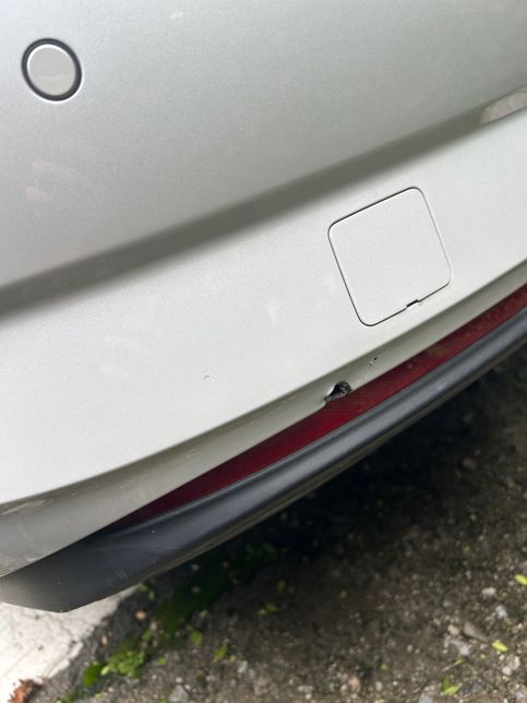 주차하다 긁은 흔적들, 자차보험 처리하는 게 맞을까요의 2번 째 이미지