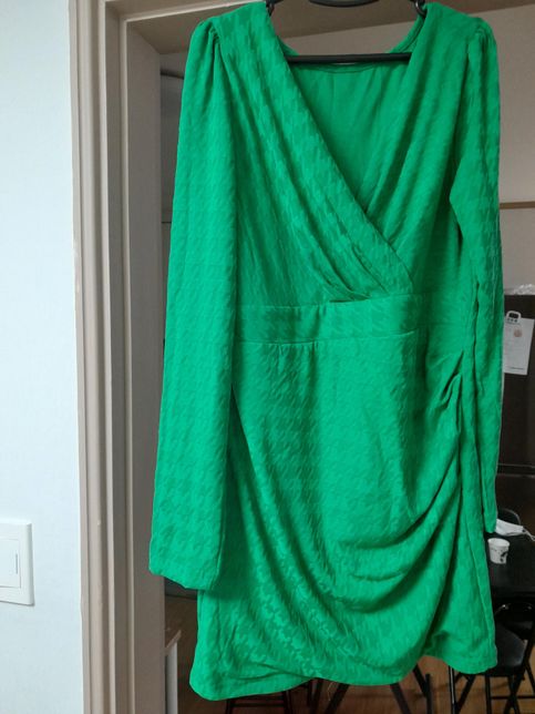 무대 공연 의상 둘중에 하나 골라주세요.의 1번 째 이미지