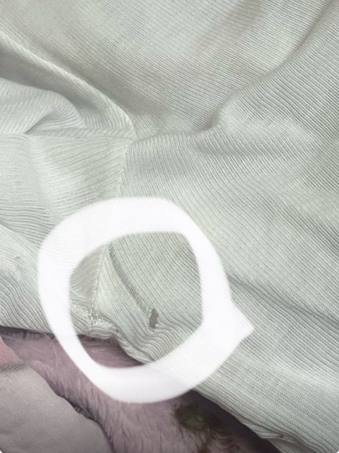 이런 재질 옷 찢어진 부분 수선 가능한가요?의 0번 째 이미지