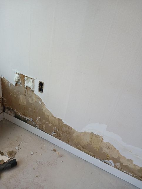 벽지를 뜯었더니 벽이 삭아있다는데 어떻게 해야 하나요?의 0번 째 이미지