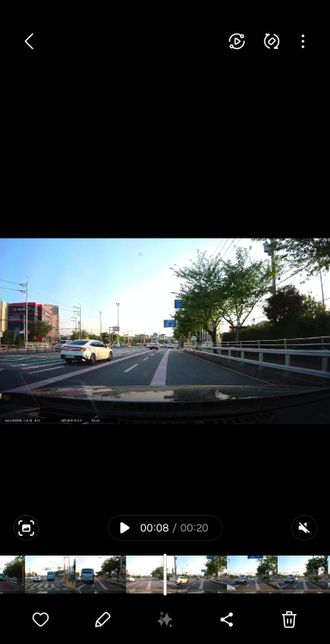 택시의 연속차로변경으로 인한 사고입니다.의 0번 째 이미지