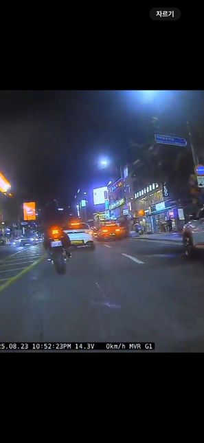 안전지대 선진입 오토바이(안전지대 침범) vs 비상등을 켠 차량 (안전지대 침범) 과실비율의 0번 째 이미지