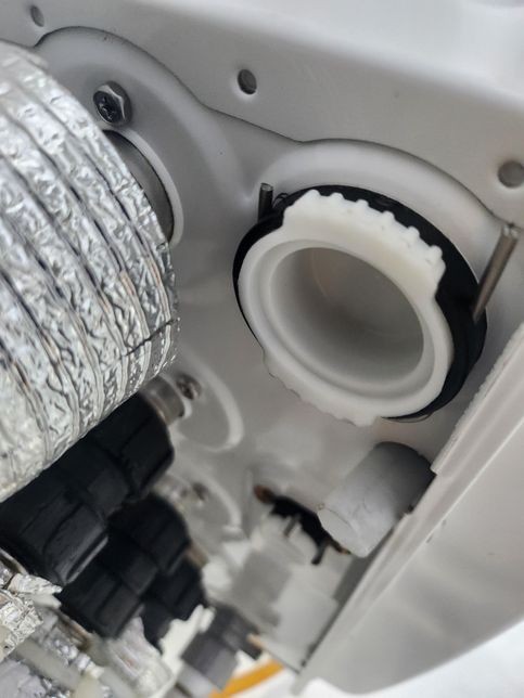 보일러 작동을 시키면 아래 큰 구멍에서 물이 똑똑 떨어지는이유는의 0번 째 이미지