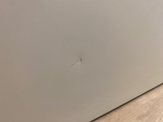 문에 찍힘 자국이 났는데 어떻게 하면 좋을까요?의 0번 째 이미지