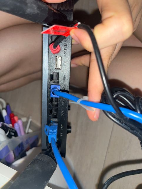 자취방 옵션 티비 안 봐서 셋톱박스 빼놓을라 하는데 이 선들 빼도 되나요?의 1번 째 이미지