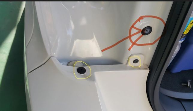 레이 테일램프 고정볼트 들어가는 고정핀?의 0번 째 이미지