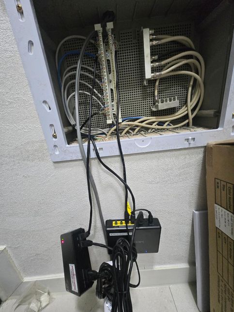 공유기 옮기니까 와이파이가 안돼요 신발장에서 뭘 바꿔야 할까요?의 0번 째 이미지