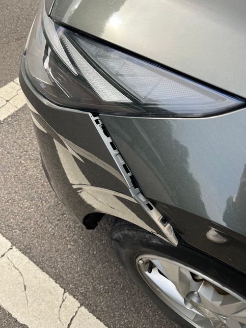 차 앞범퍼를 누가 박고 갔습니다. 현금협의vs보험처리 어느게 유리한가요?의 0번 째 이미지