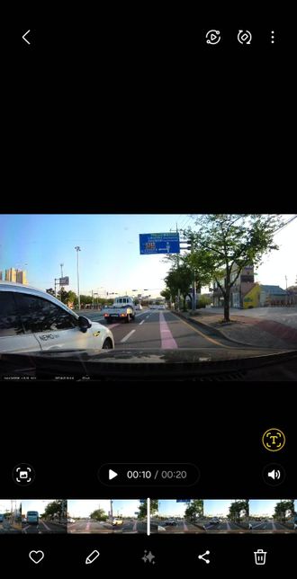 택시의 연속차로변경으로 인한 사고입니다.의 2번 째 이미지