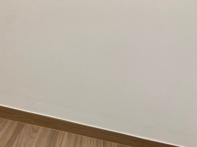 도배 후 아랫쪽 가로줄 원래 이런건가요?의 0번 째 이미지