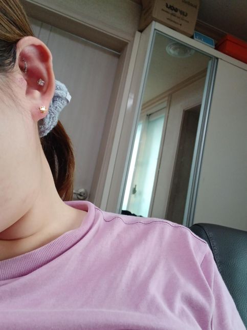 피어싱 귀테리어 어떤지 평가해주세용의 1번 째 이미지