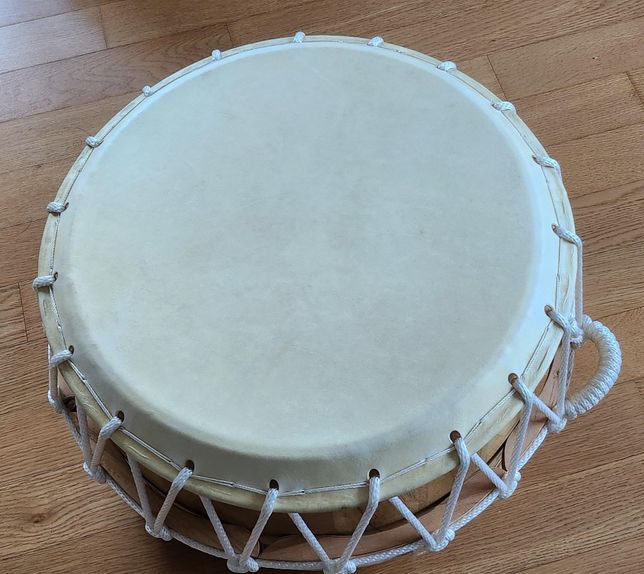 사진속 악기는 무언가요? 장구인가요?의 0번 째 이미지