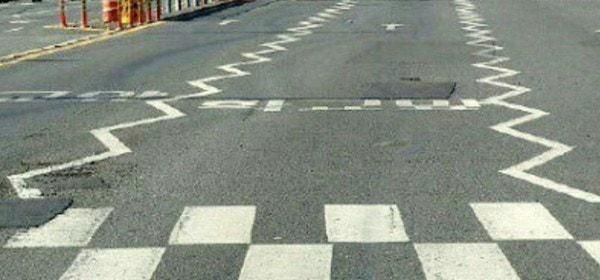 도로에 지그재그로 된 선은 어떤 의미의 선일까요?의 0번 째 이미지