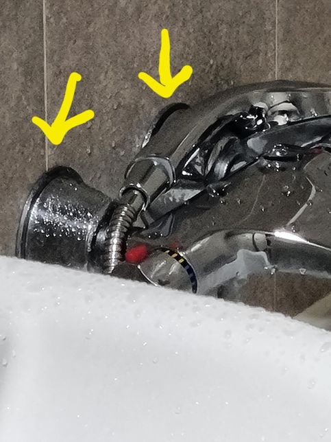 샤워기 수전과 벽면 사이의 링 탈착 문제의 0번 째 이미지