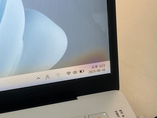 LG 그램 노트북화면이 핑크색으로 계속 띠가 생겨요의 0번 째 이미지