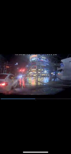 택시차량과 점선과 실선사이 끼어들기중 접촉사고의 2번 째 이미지