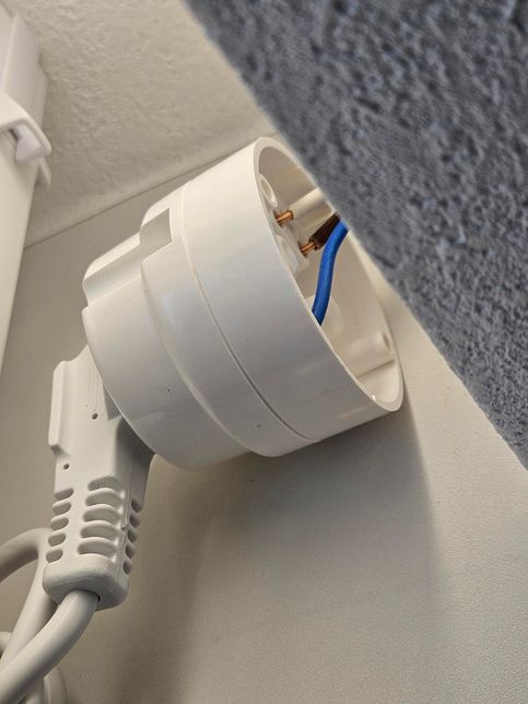 전기콘센트 질문드립니다 커튼 전기레일콘센트의 0번 째 이미지