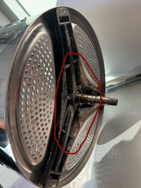 하이마트 홈캐어 드럼세탁기 분해청소 이후에도 계속 검은 찌꺼기가 나와요의 0번 째 이미지