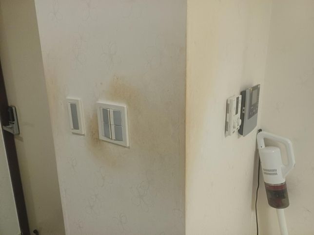 도배관련 질문입니다 더러운부분 도배하는데 비용이랑 시간 알려주실수있나요의 1번 째 이미지